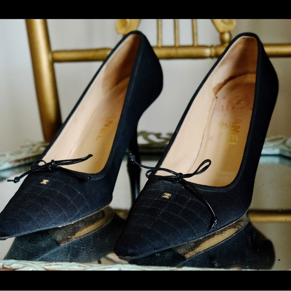 CHANEL Black Heels with Bow Detail